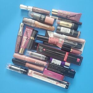 Bundle Of 20 Lipsticks Lip Glosses Lip Liners elf Wet N Wild Covergirl Revlon...